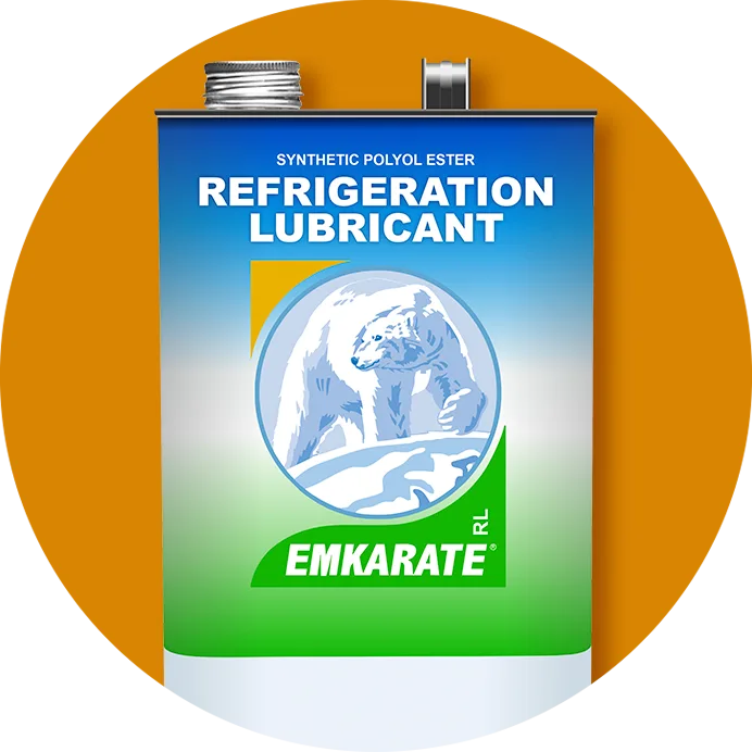 Lata de lubrificante sintético poliol éster Emkarate RL para refrigeração, com urso polar, sobre círculo laranja.